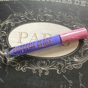 Jeffree Star cosmetics Supreme Gloss in the color No Apologies Neon purple-blue